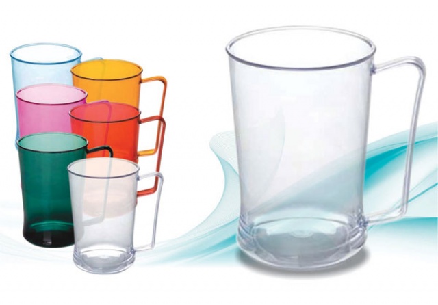 Troque os copos de plástico por canecas de acrílico