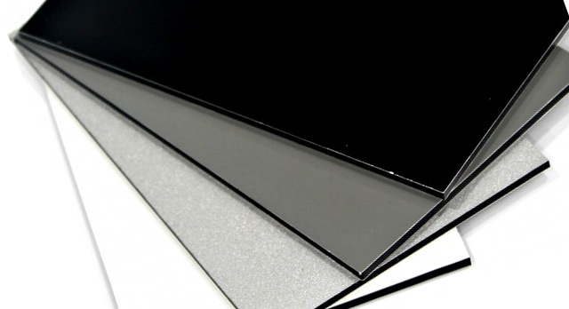 A Elegância do Acrílico Preto